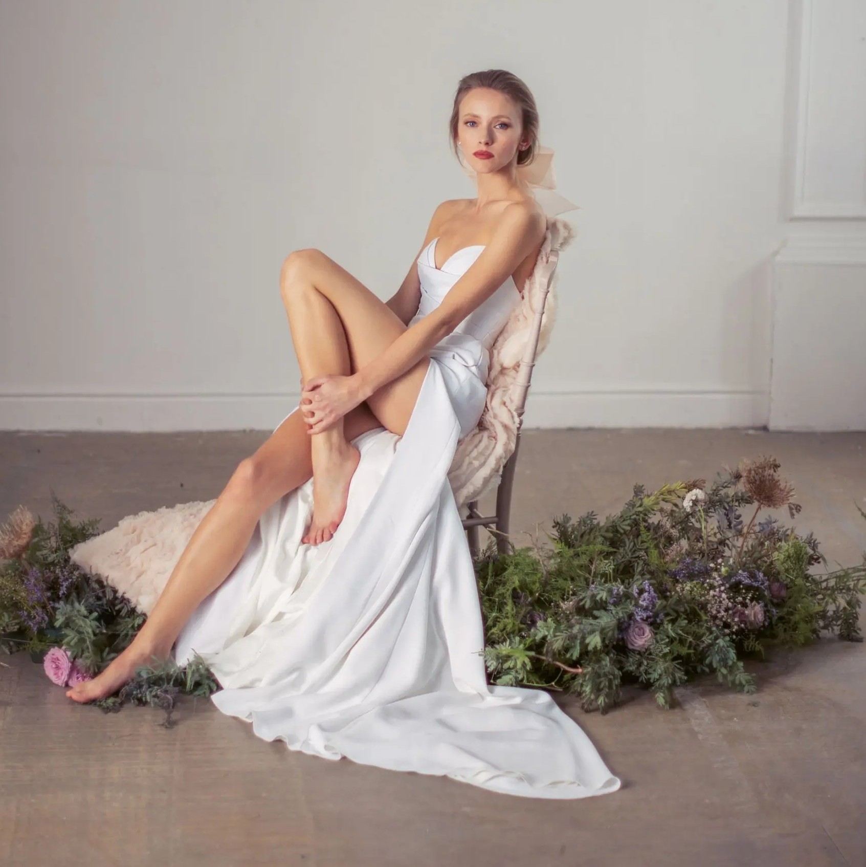 Popular V-neck Soft Satin A Line Wedding Dress 2024 Side Slit Button Back Boho Beach Bridal Grown Robe de Mariage Simple