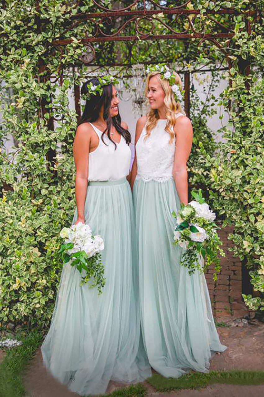 2023 Bohemian Country Bridesmaid Dresses Cheap White Top Mint Sage Tulle Skirt Two Pieces Maid Of Honor Dresses Gowns for Wedding Guest