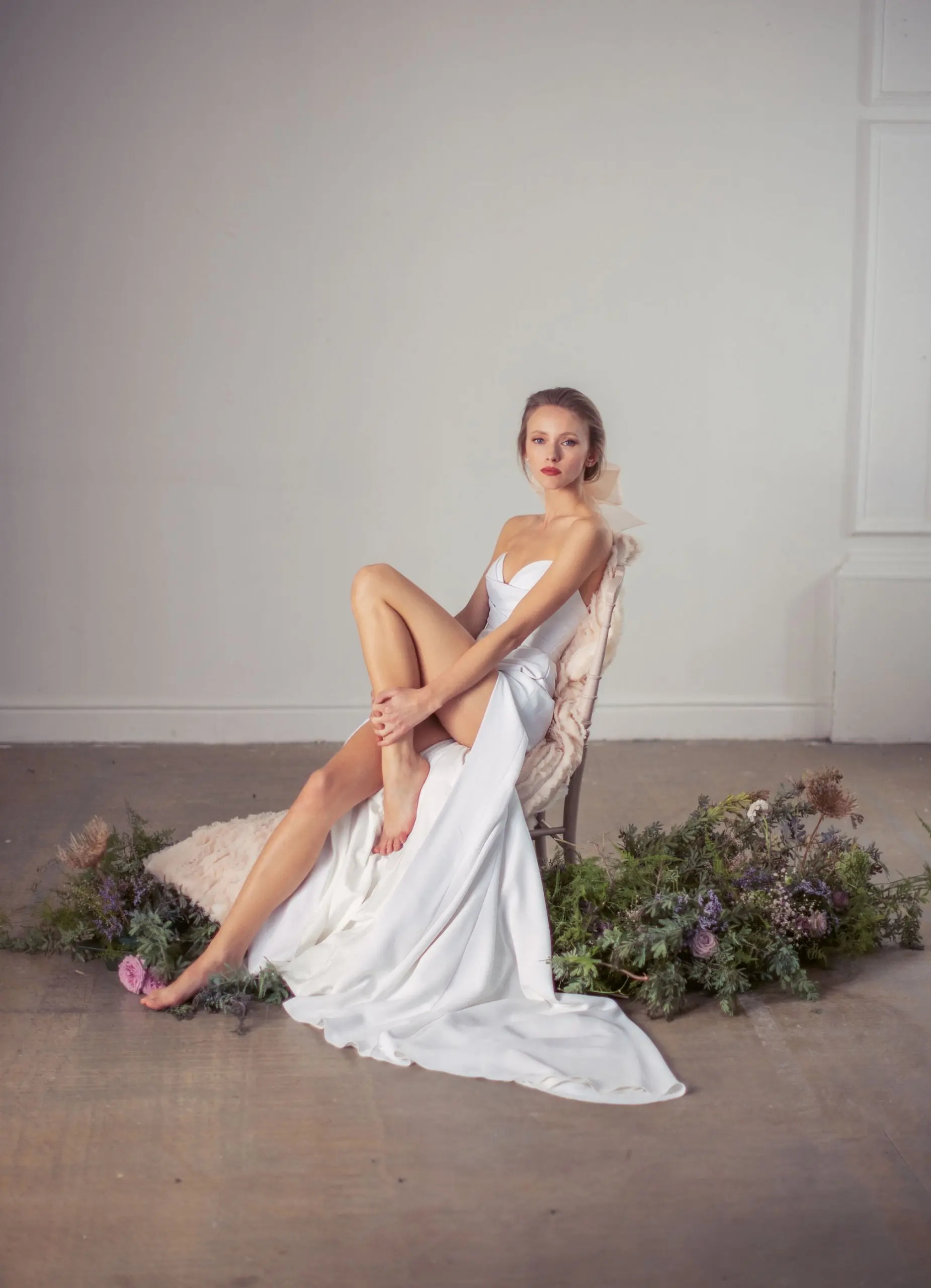 Popular V-neck Soft Satin A Line Wedding Dress 2024 Side Slit Button Back Boho Beach Bridal Grown Robe de Mariage Simple