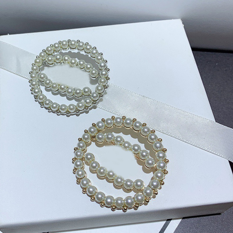 Fashion gold and silver 2 color pearl alloy brooches for ladies favorite badges clothing pins accessories in European and American countries