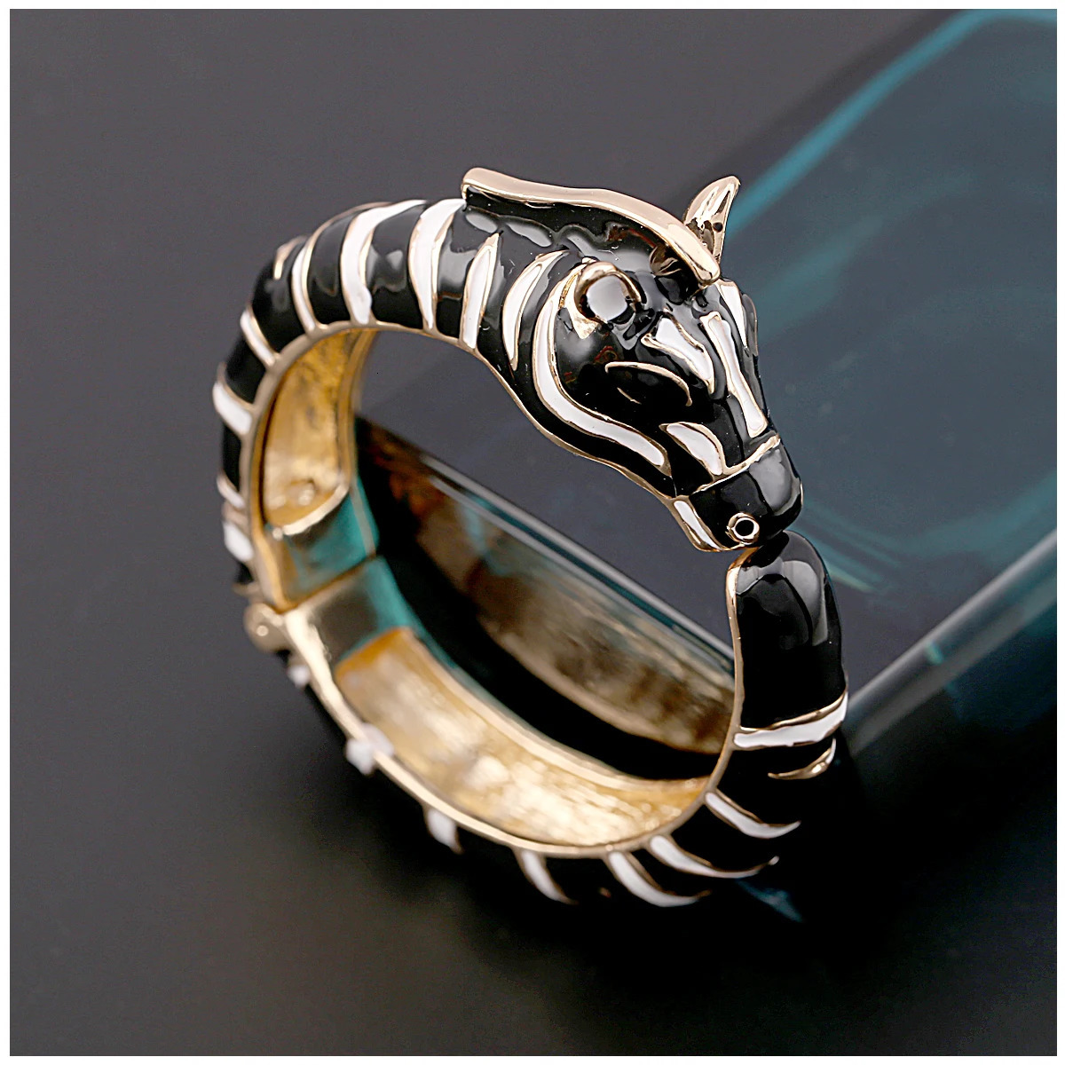 Bangle Women's All Seasons Handmade Statement Enamel Colorful Zebra Bracelet Chunky Animal Cuff Bangle Party Prom Jewelry Drop 231027