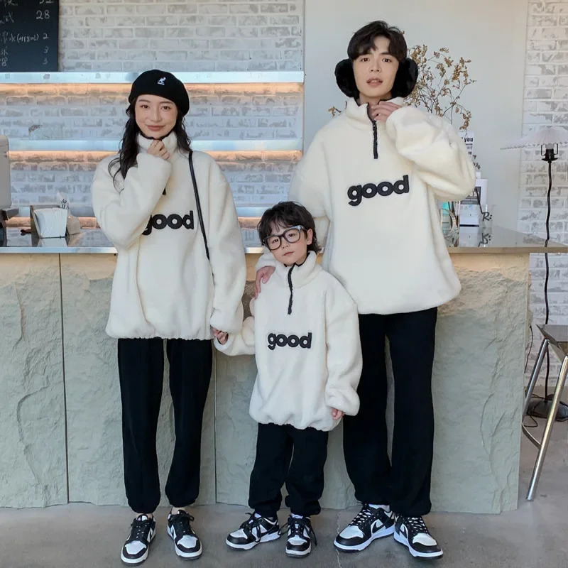 Family Matching Outfits Parent Child Winter Clothes For Fashion Thick Hoodies Children Zip Hoodie Plush Dad Mom Son Daughter Sweatshirt 231027