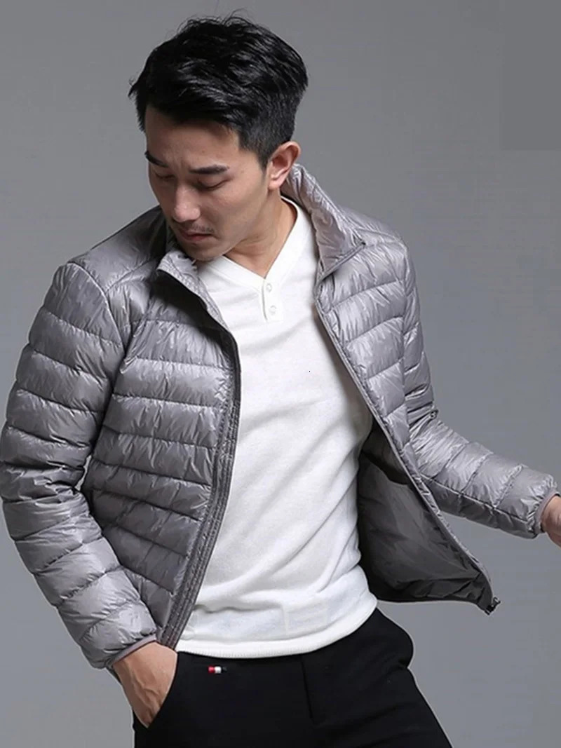 Men's Down Parkas 90% Ultra-light Thin Down Jacket Men Autumn Winter Loose Short Hooded Warm White Duck Down Coat Parka Men Portable Outerwear 23