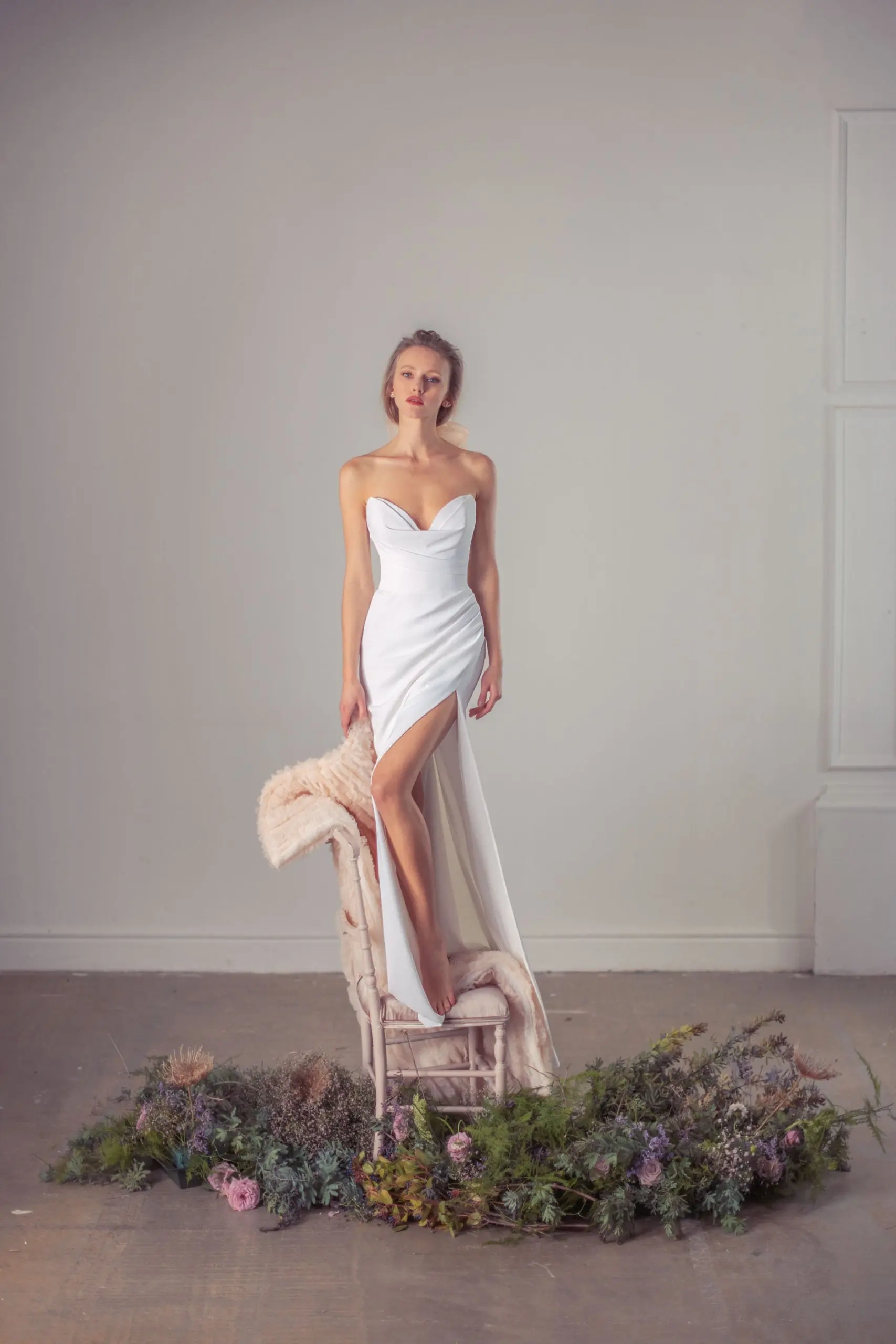 Popular V-neck Soft Satin A Line Wedding Dress 2024 Side Slit Button Back Boho Beach Bridal Grown Robe de Mariage Simple