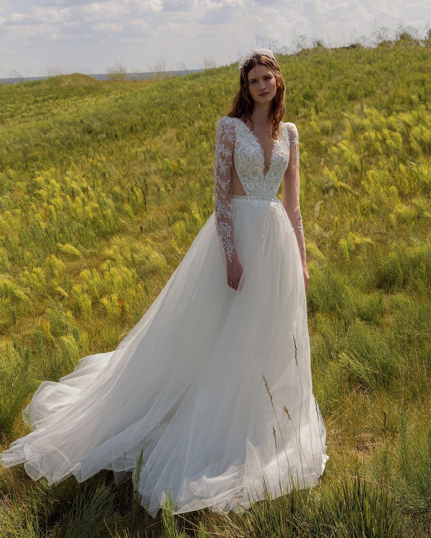 Amazing Beaded Lace Wedding Dresses Deep V Neckline Appliqued Bridal Gowns Long Sleeves A Line Tulle Sequined Vestido De Novia