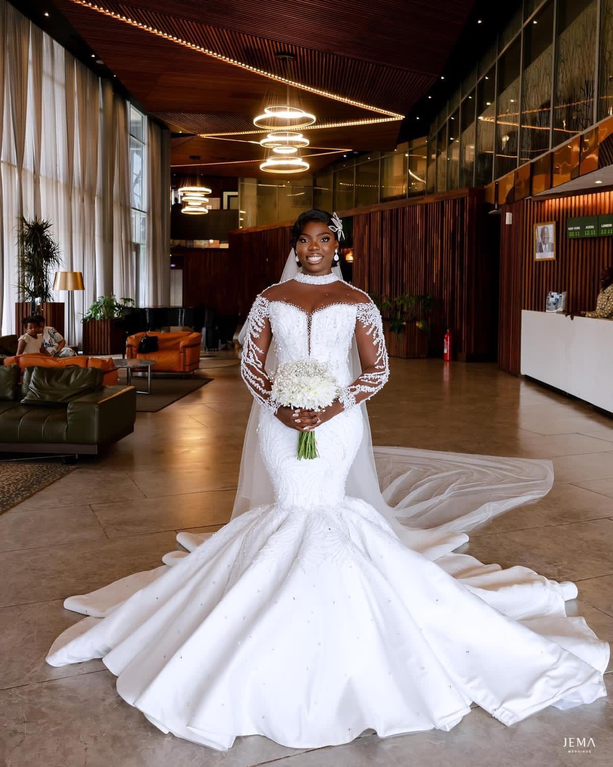 2023 Nov Arabic Aso Ebi Plus Size White Mermaid Lace Wedding Dress Beaded Pearls Bridal Gowns Dresses ZJ2035