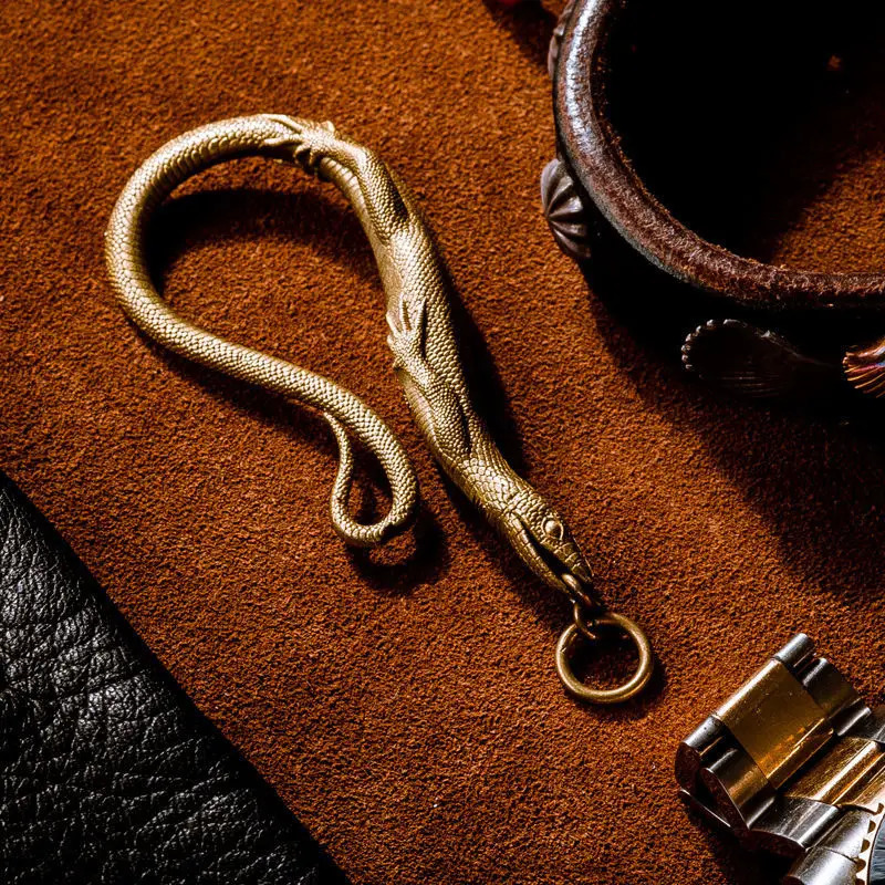 Keychains Lanyards Vintage Brass Lizard Hook Key Chain Pendant Fashion Car Key Ring Bag Hanging Exquisite Handicrafts Accessories 231027CJ - view 6