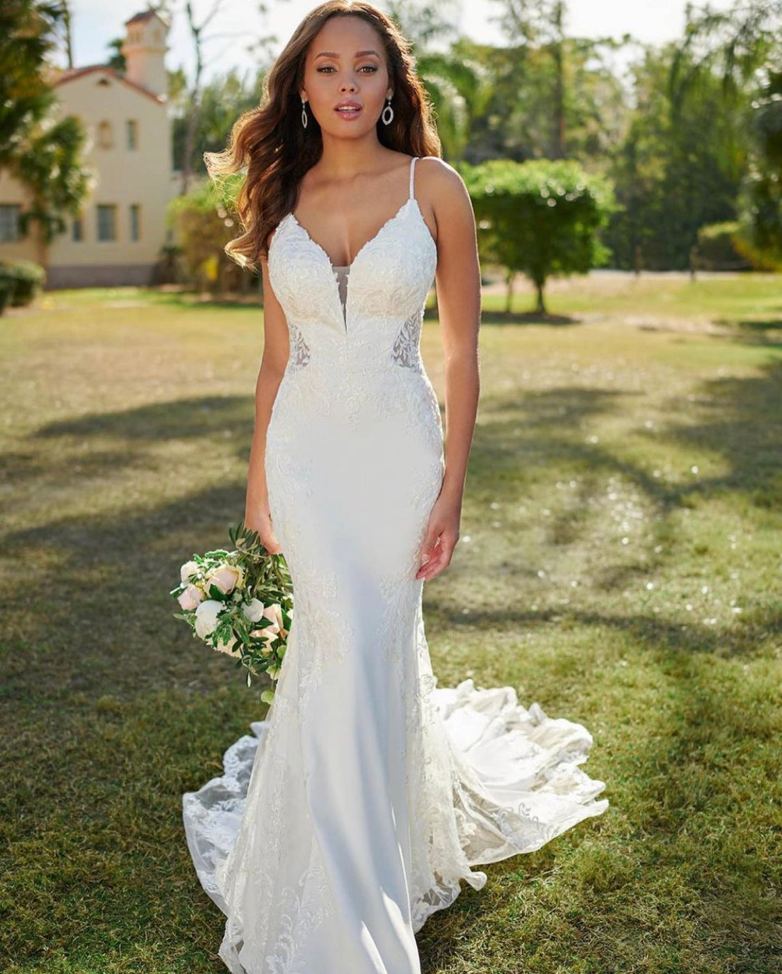 Amazing Mermaid Lace Wedding Dresses Backless Bridal Gowns Sheer Plunging Neckline Sweep Train Vestido De Novia