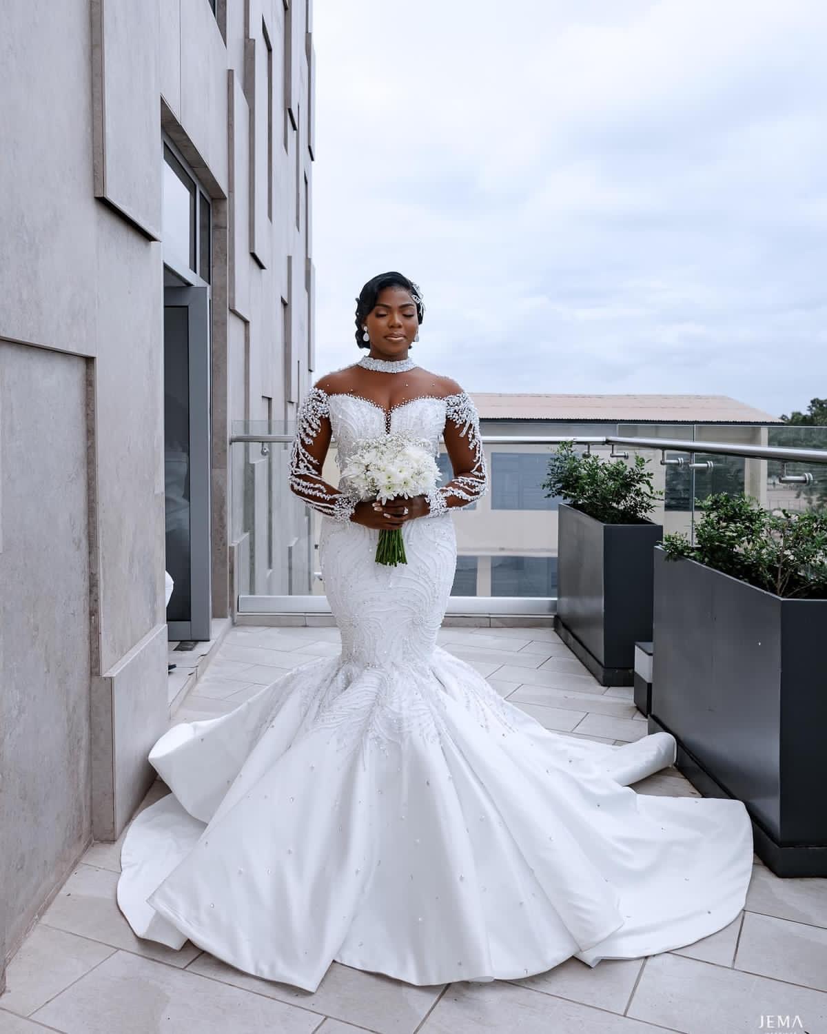 2023 Nov Arabic Aso Ebi Plus Size White Mermaid Lace Wedding Dress Beaded Pearls Bridal Gowns Dresses ZJ2035