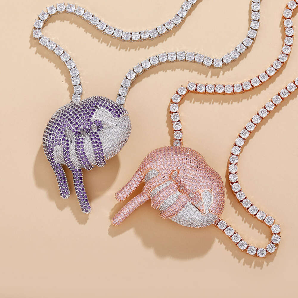 Fine Quality Ins Sexy Lips Full Zircon Two Tone Pendant Necklace 18K Gold Trendy Personalized Hip Hop Necklaces Jewelry Iced Out Gemstone Party Rapper