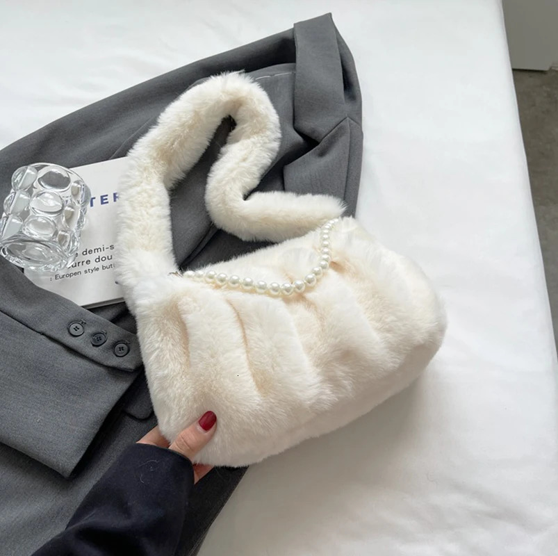 Evening Bags ISKYBOB Women Plush Handbag Autumn Winter Underarm Bag with Artificial Pearls Chain Shoulder Bag Fashion Small Square Bag White 231030
