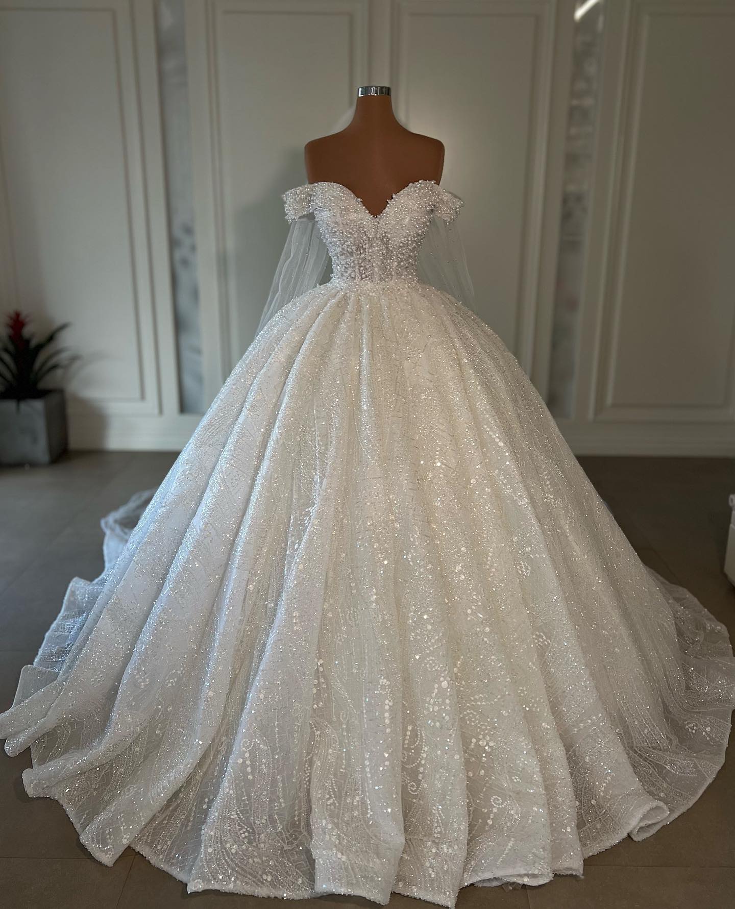 Crystal Ball Gown Dresses Off Shoulder Sequins Beads Pearls Wedding Dress Sweep Train Bridal Gowns