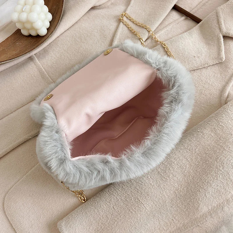 Evening Bags Women's Fashion Bag Winter Plush Bag Handbag Warm Soft Fur Hand Clutch Faux Fur Chain Shoulder Bag Crossbody Women Bags 231030