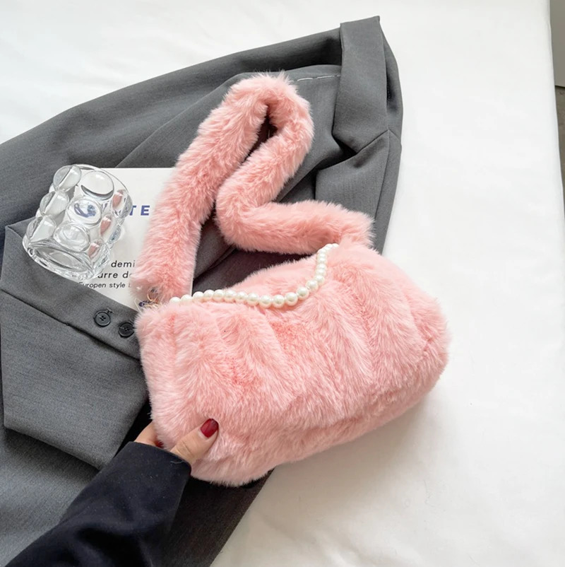 Evening Bags ISKYBOB Women Plush Handbag Autumn Winter Underarm Bag with Artificial Pearls Chain Shoulder Bag Fashion Small Square Bag White 231030