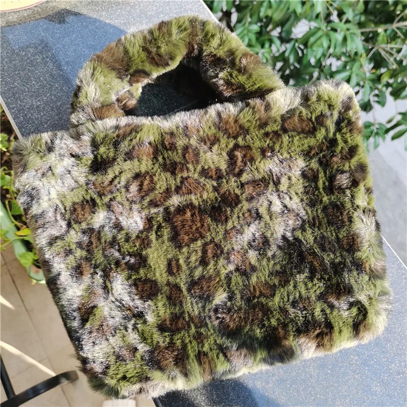 Evening Bags Winter Faux Fur Bag for Women Fashion Leopard Pattern Handbag Soft Warm Plush Bag Female Chain Shoulder Messenger Bag 231030