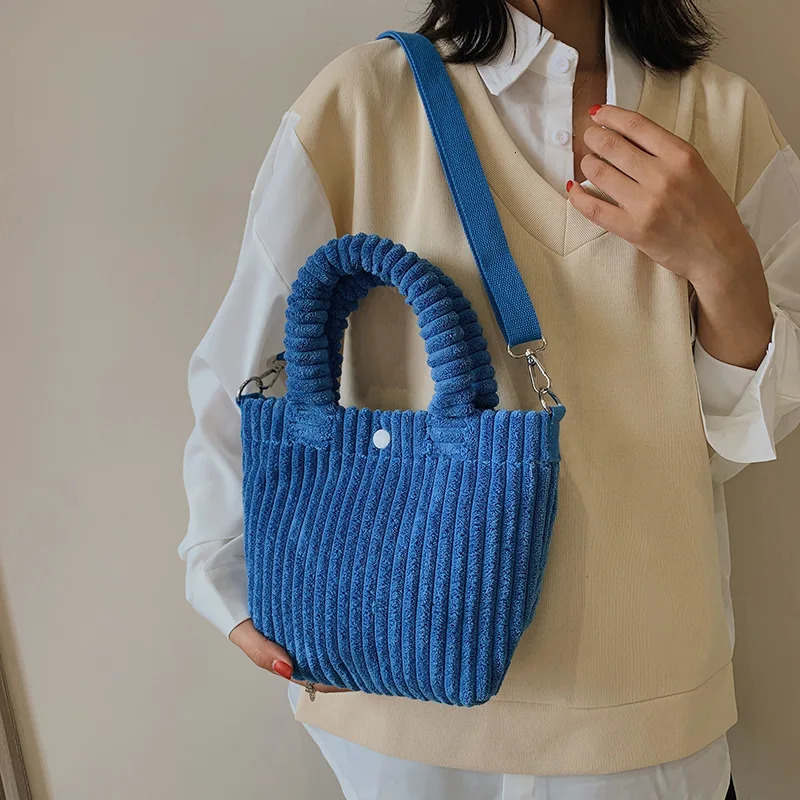 Evening Bags Autumn Winter Corduroy Bag Female Furry Handbag Ladies Plush Bucket Shoulder Bag Basket Soft Messenger Bags 231030