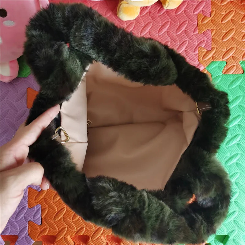 Evening Bags Winter Faux Fur Bag for Women Fashion Leopard Pattern Handbag Soft Warm Plush Bag Female Chain Shoulder Messenger Bag 231030