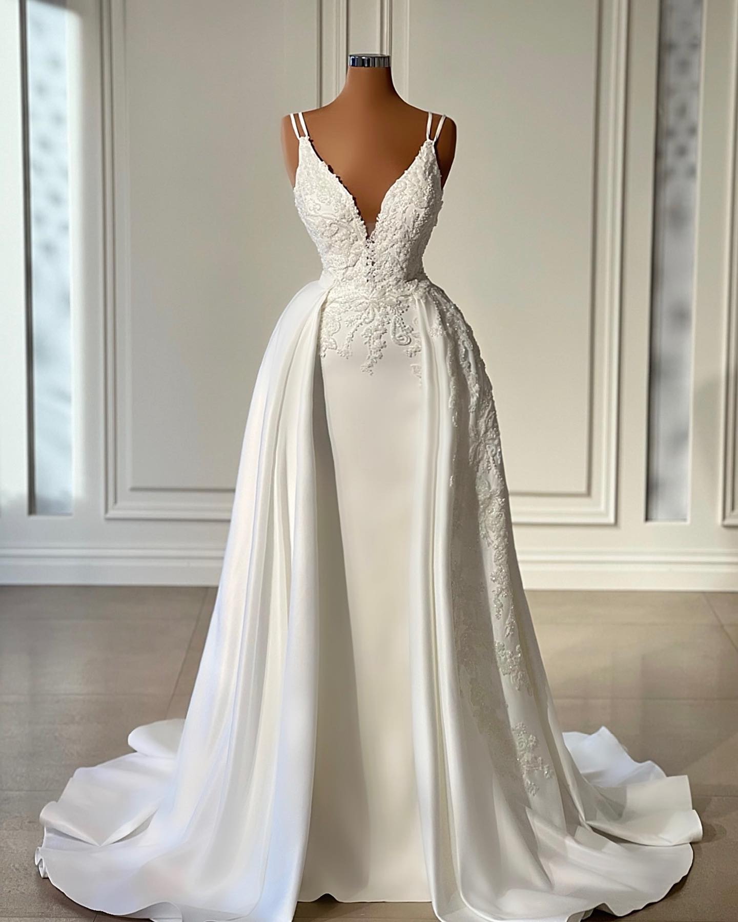 Elegant Sheath Dresses For Bride V Neck Wedding Dress With Detachable Skirt Lace Appliques Robe De Mariee Bridal Gowns Dr0324