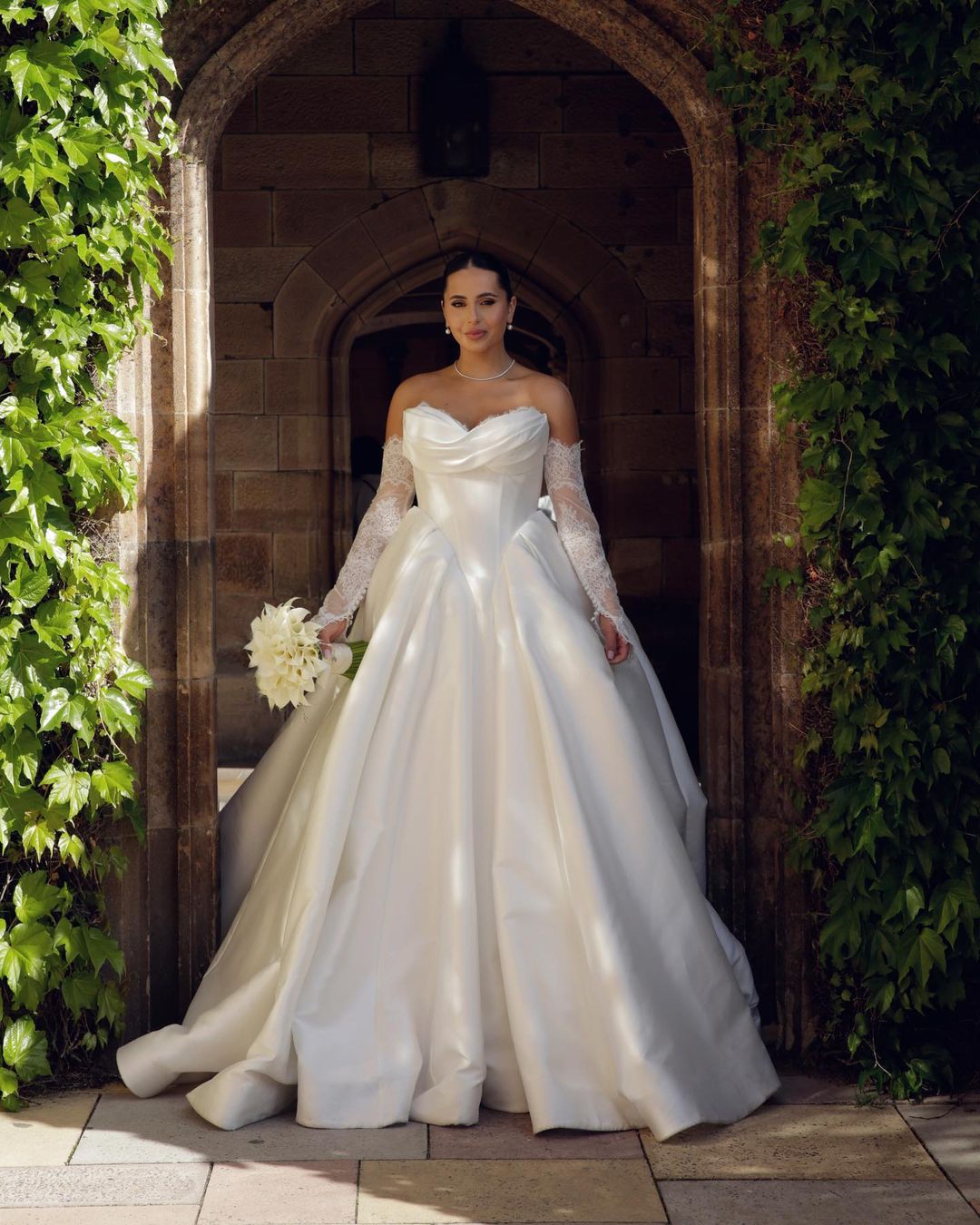 Elegant Shine Satin A-Line Wedding Dresses Sexy V-Neck Ball Gown Pleated Lace Brush Train Bridal Gowns Dress Plus Size Customized D-H23537