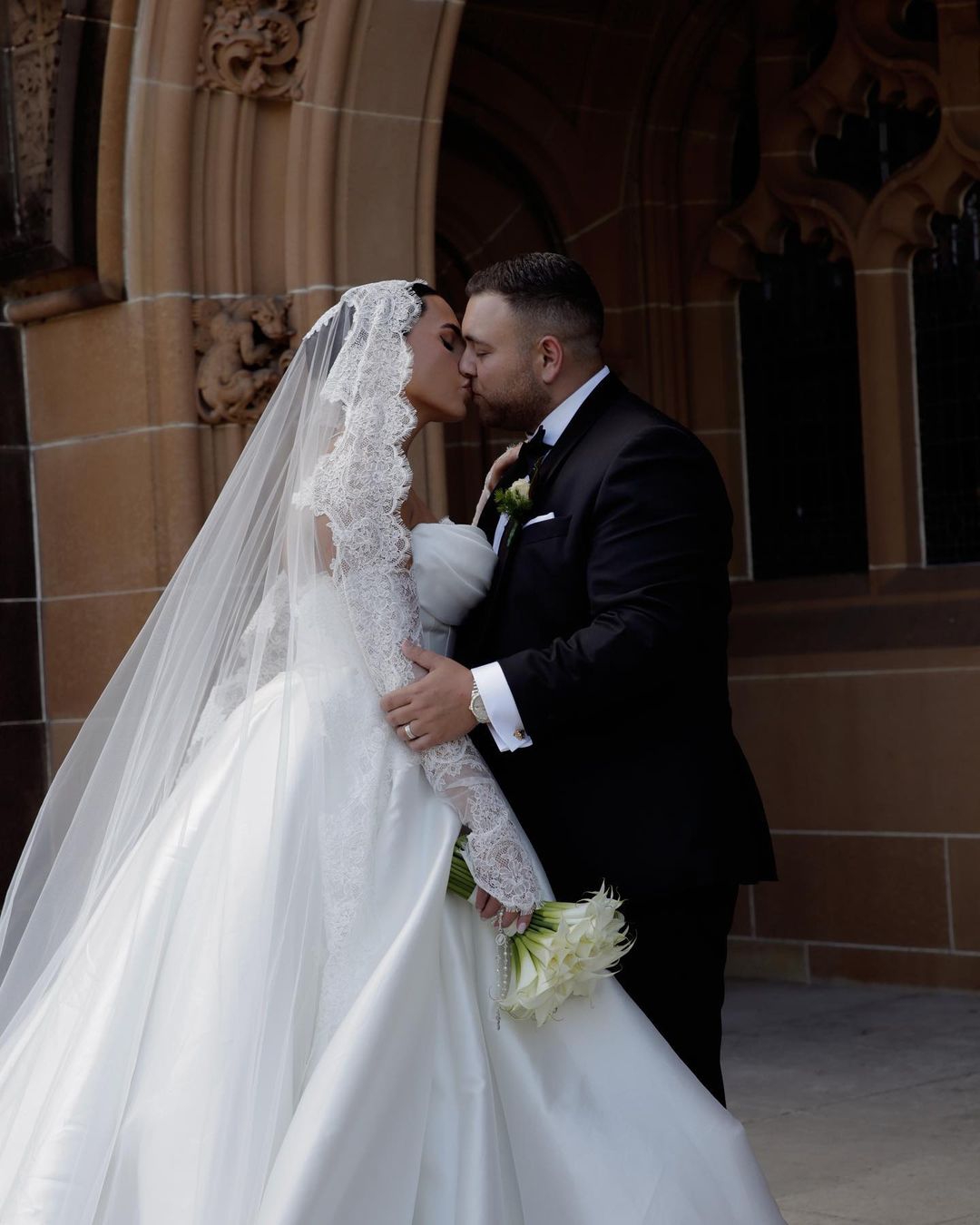 Elegant Shine Satin A-Line Wedding Dresses Sexy V-Neck Ball Gown Pleated Lace Brush Train Bridal Gowns Dress Plus Size Customized D-H23537