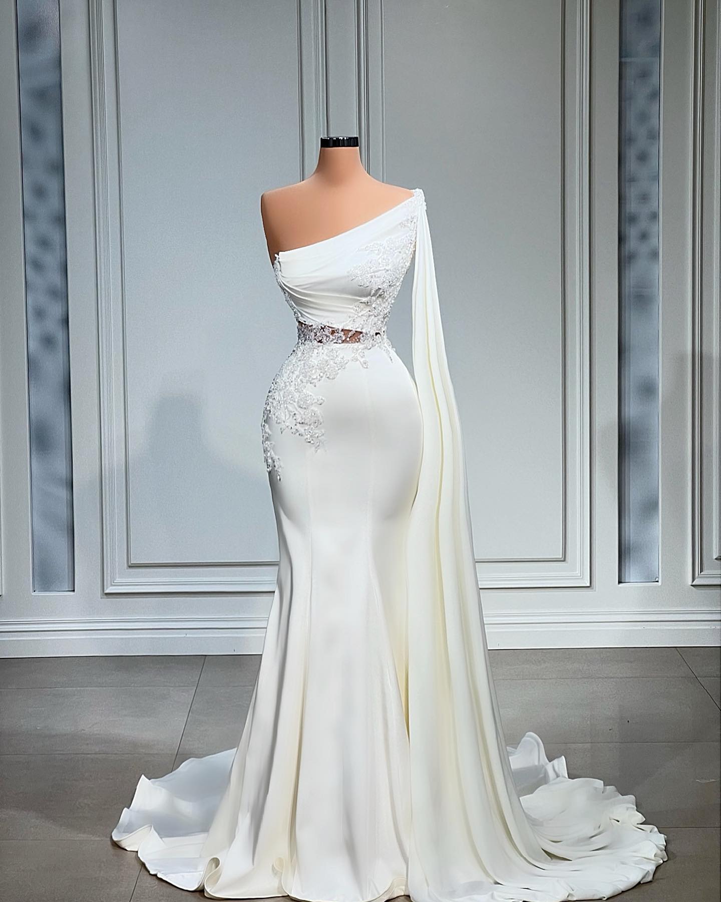 Elegant White Mermaid Dresses Strapless Wedding Dress Illusion Waist Sequins Appliques Sweep Train Robe De Mariee Bridal Gowns 0515