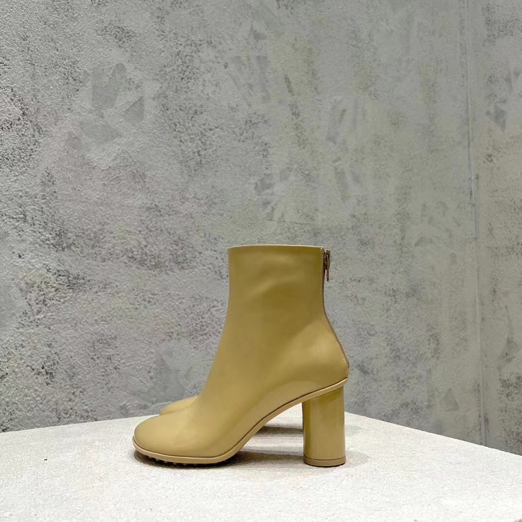 Classic European hig heel Style woman Shoes, Ladies'Shoes, Martin Boots, Motorcycle Boots, sexy boots Rubber Bottom Half Boots Fashion PlainAnkle Boots