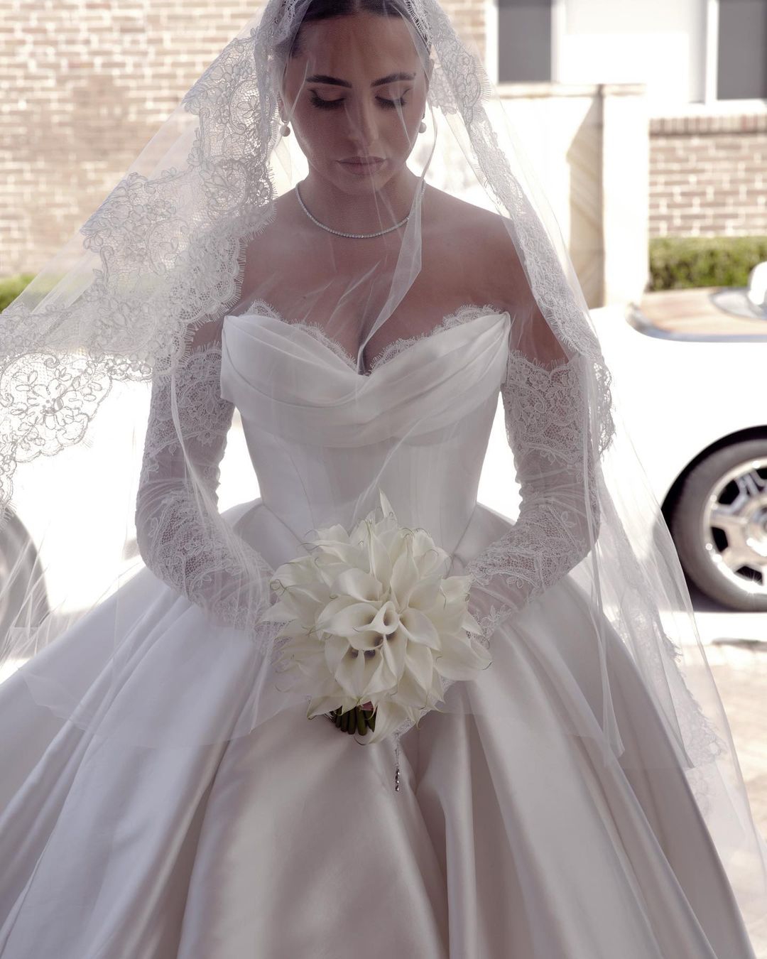 Elegant Shine Satin A-Line Wedding Dresses Sexy V-Neck Ball Gown Pleated Lace Brush Train Bridal Gowns Dress Plus Size Customized D-H23537