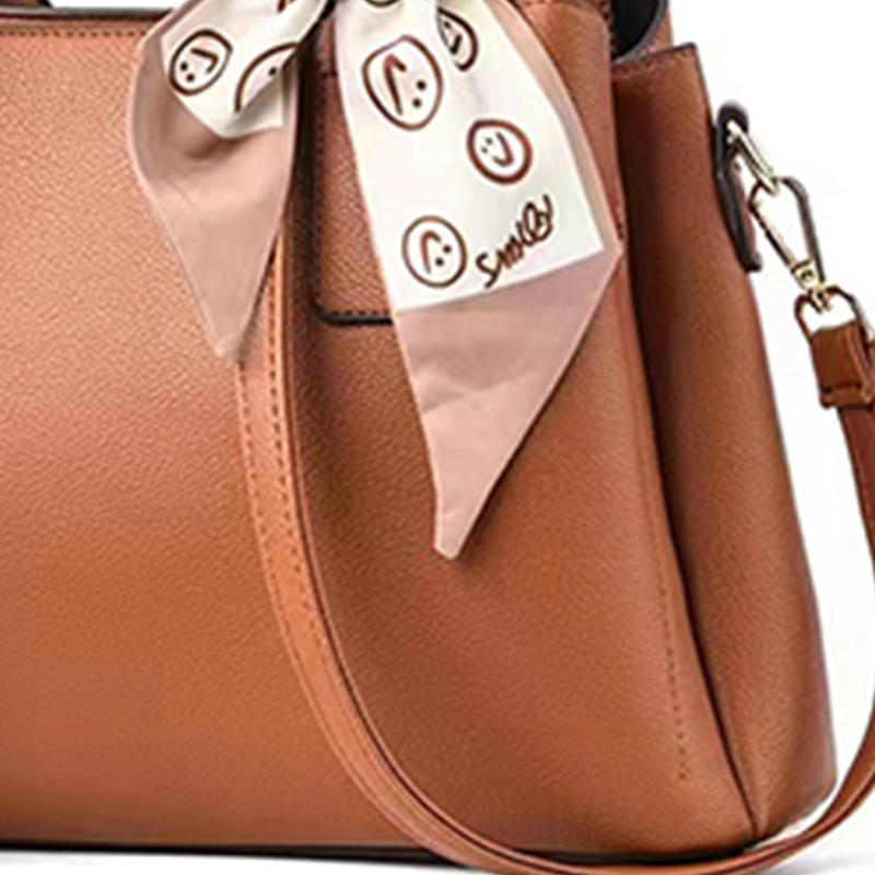 designer tote Fashionable handbag for women with large capacity, new trendy and atmospheric middle-aged mother, women's cross body commuting bag
