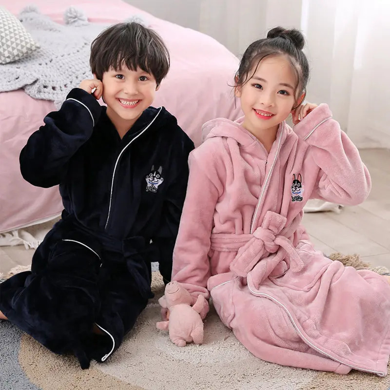 Pajamas Arrival Winter Bathrobe for Children Flannel Warm Lengthen Robe Thicken Hooded Dressing Gown Girl Boys Coral Velvet Pajamas 231031