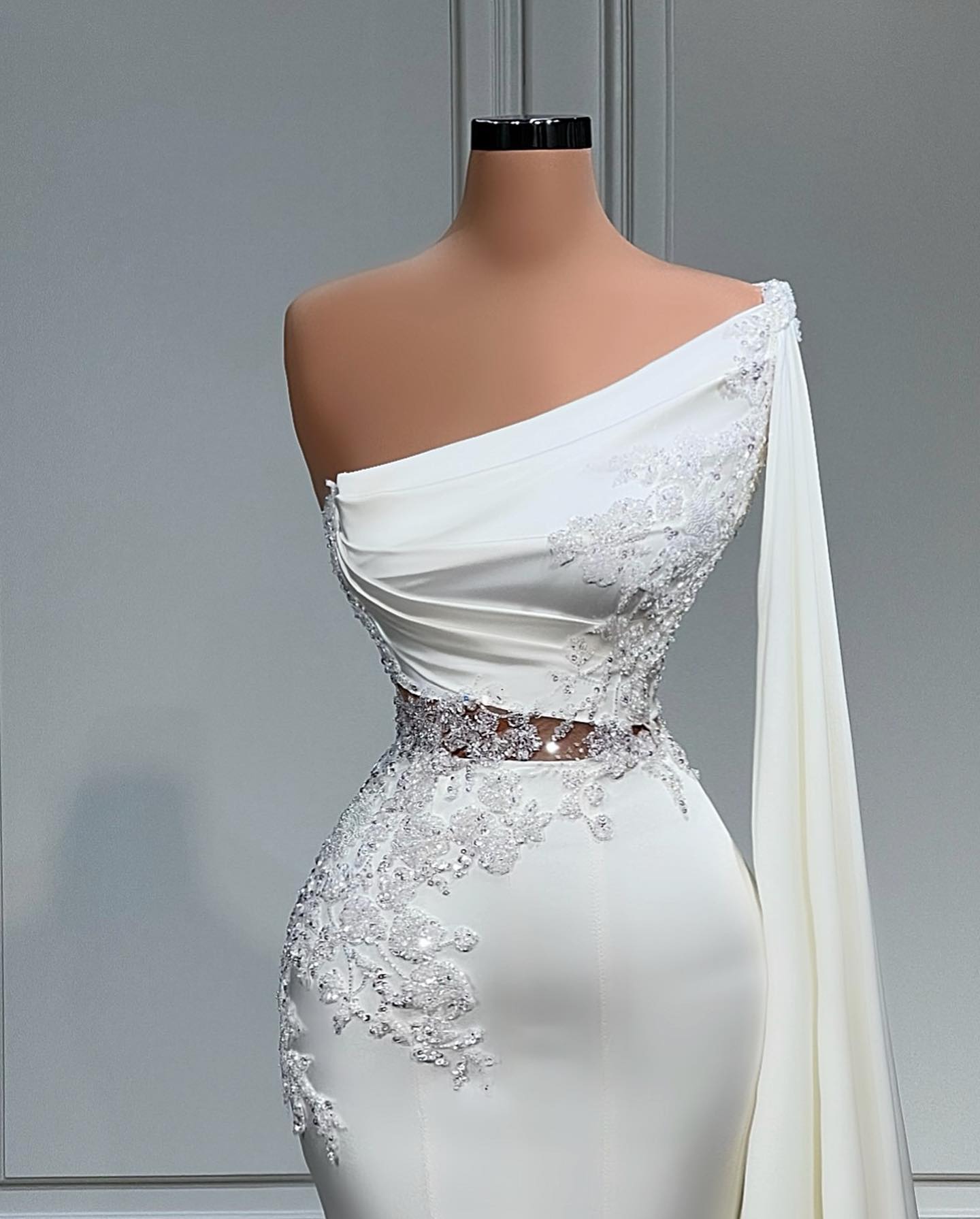 Elegant White Mermaid Dresses Strapless Wedding Dress Illusion Waist Sequins Appliques Sweep Train Robe De Mariee Bridal Gowns 0515