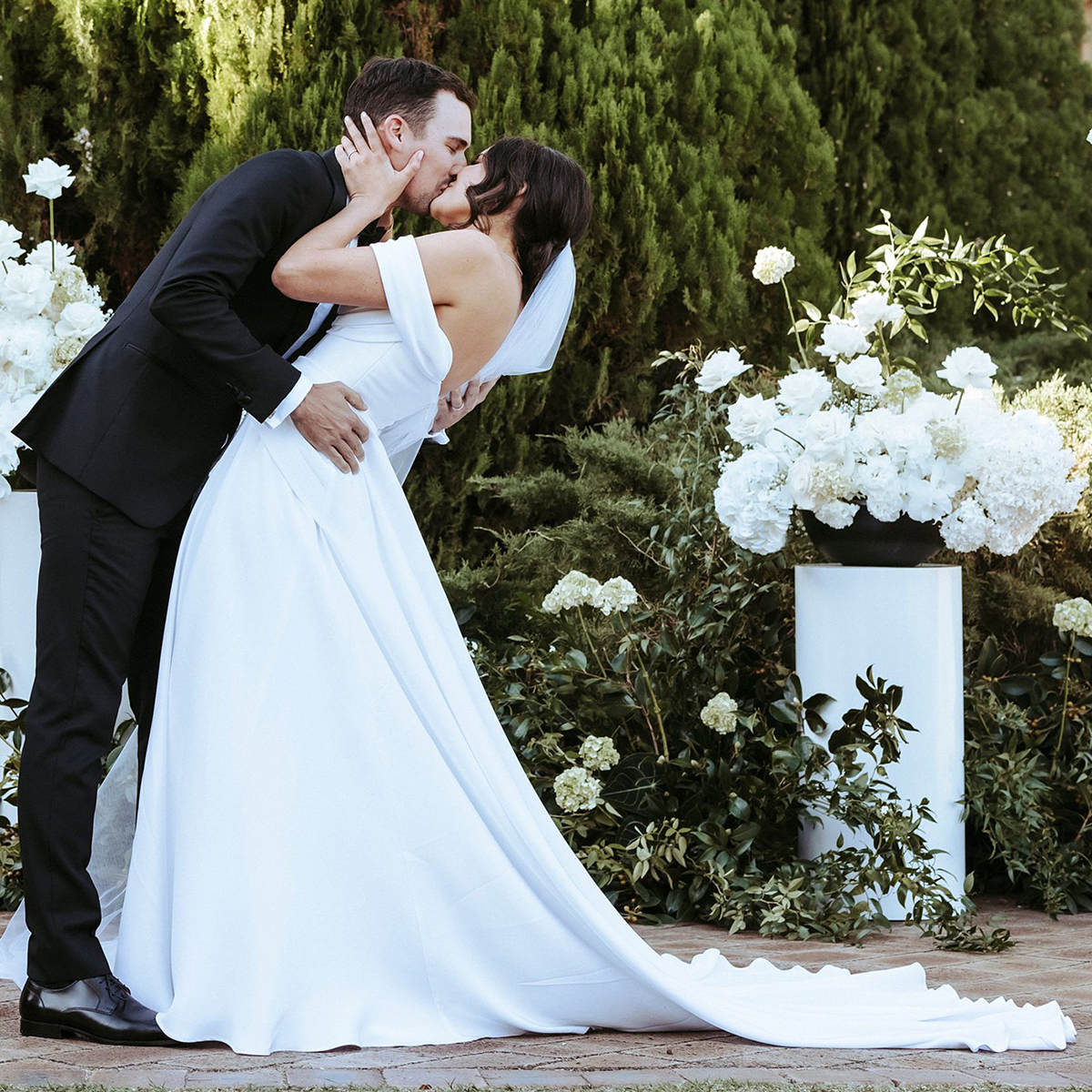 Wedding Dresses Draped Neck Off Shoulder Bridal Gowns Fold-Over Straps A Line Cowl Ruched Wedding Gown