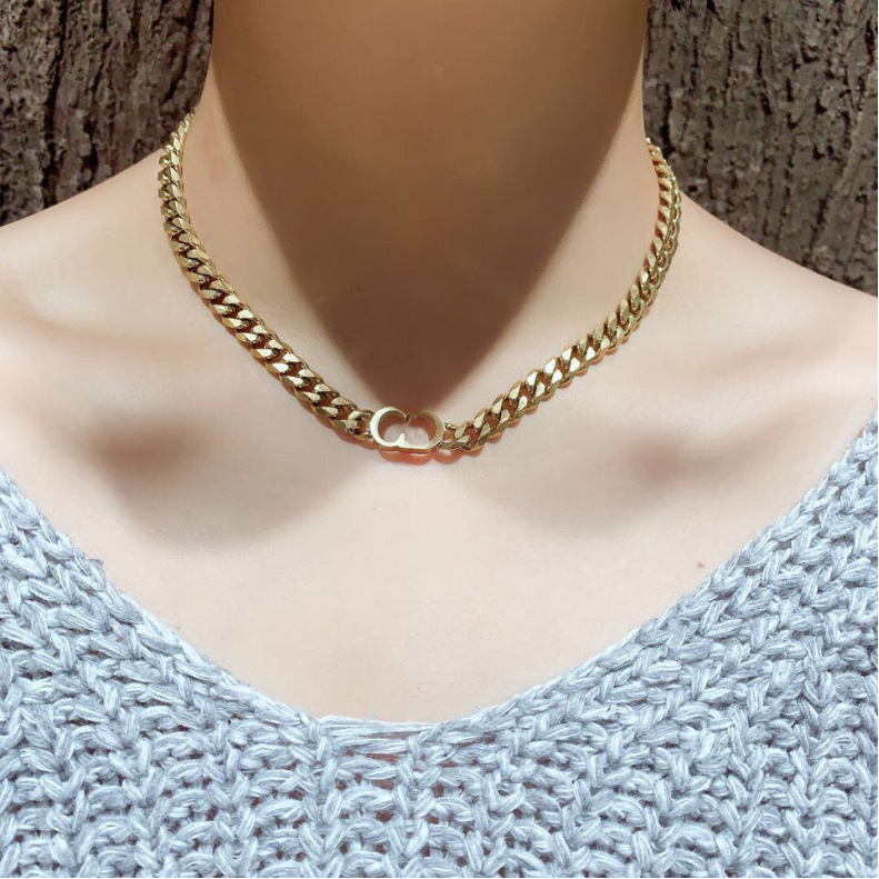 D designer letter necklace feminine fashion temperament pendant high quality light luxury titanium steel clavicle chain wedding party evening accessories
D designer letter necklace feminine fashion temperament pendant high quality light luxury titanium steel clavicle chain wedding party evening accessories