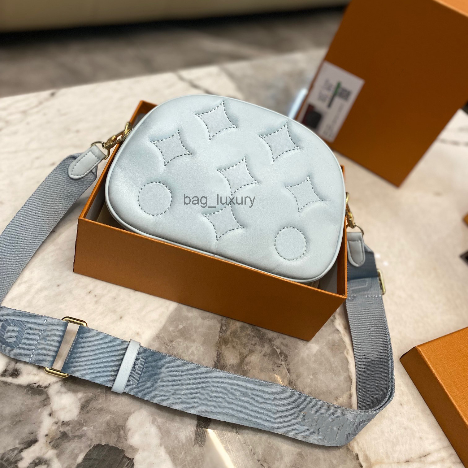 Camera Women Bags Quilted Flowers Gold Metal Hardware Soft Leather Designer Bag 21cm With Fabric Detachable Adjustable strap purse, Customize
Camera Women Bags Quilted Flowers Gold Metal Hardware Soft Leather Designer Bag 21cm With Fabric Detachable Adjustable strap purse, Customize