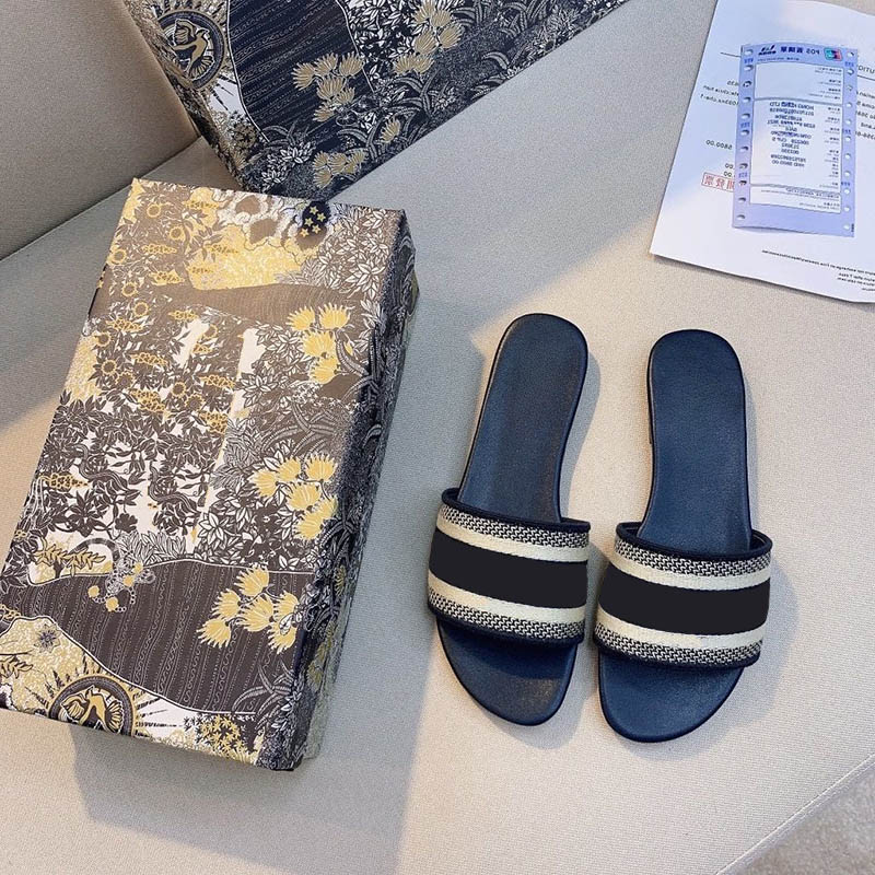 Fashion Ladies home shoes high quality Multifunction women's slide European and American popular style dupe designer home shoe with box
Fashion Ladies home shoes high quality Multifunction women's slide European and American popular style dupe designer home shoe with box