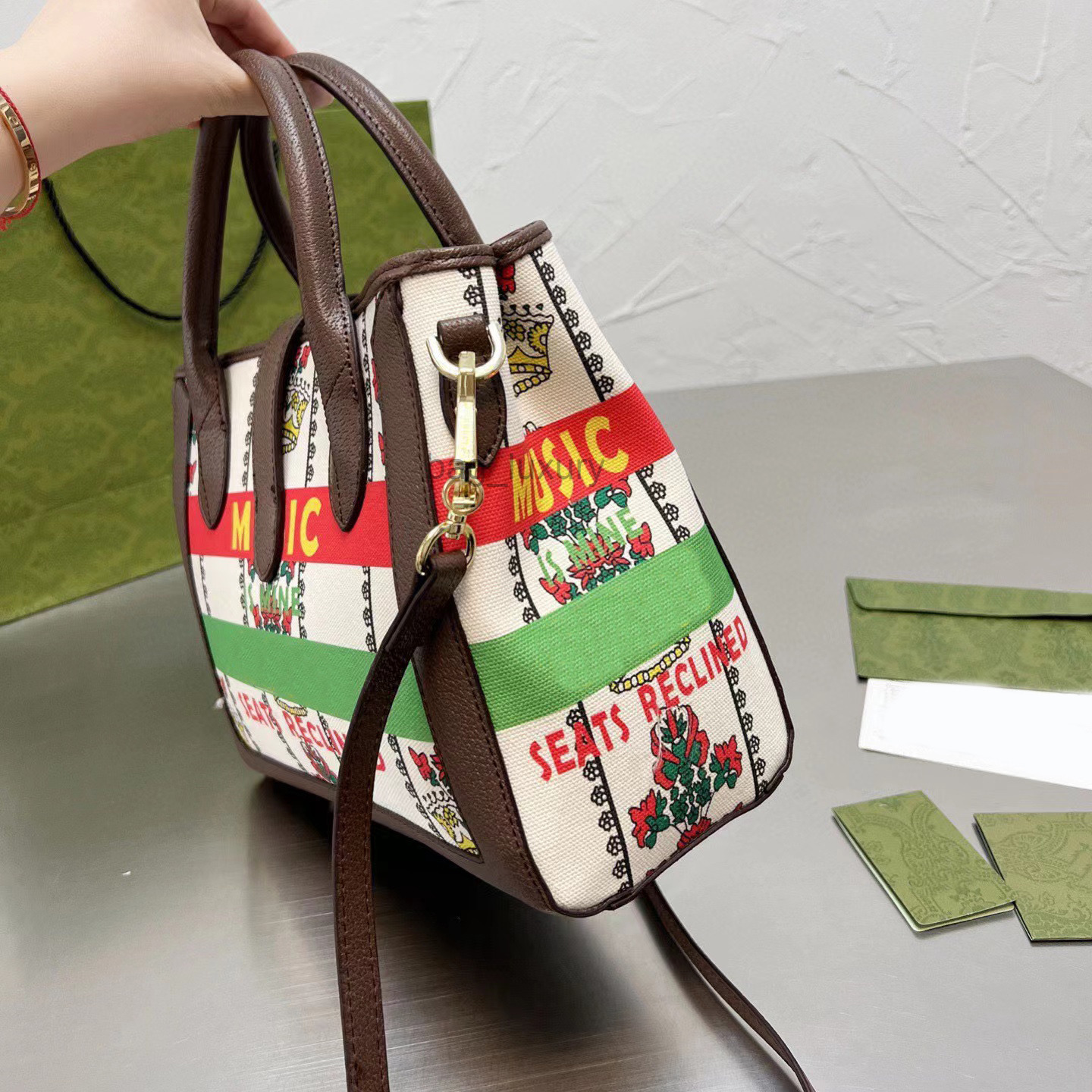 Tote Womens Bag Classic Square Multiple Colors Music Letter Graffiti Designer Handbag Handle Crossbody Shopping Shoulder Bags Fashion Lady Handbags, Customize
Tote Womens Bag Classic Square Multiple Colors Music Letter Graffiti Designer Handbag Handle Crossbody Shopping Shoulder Bags Fashion Lady Handbags, Customize