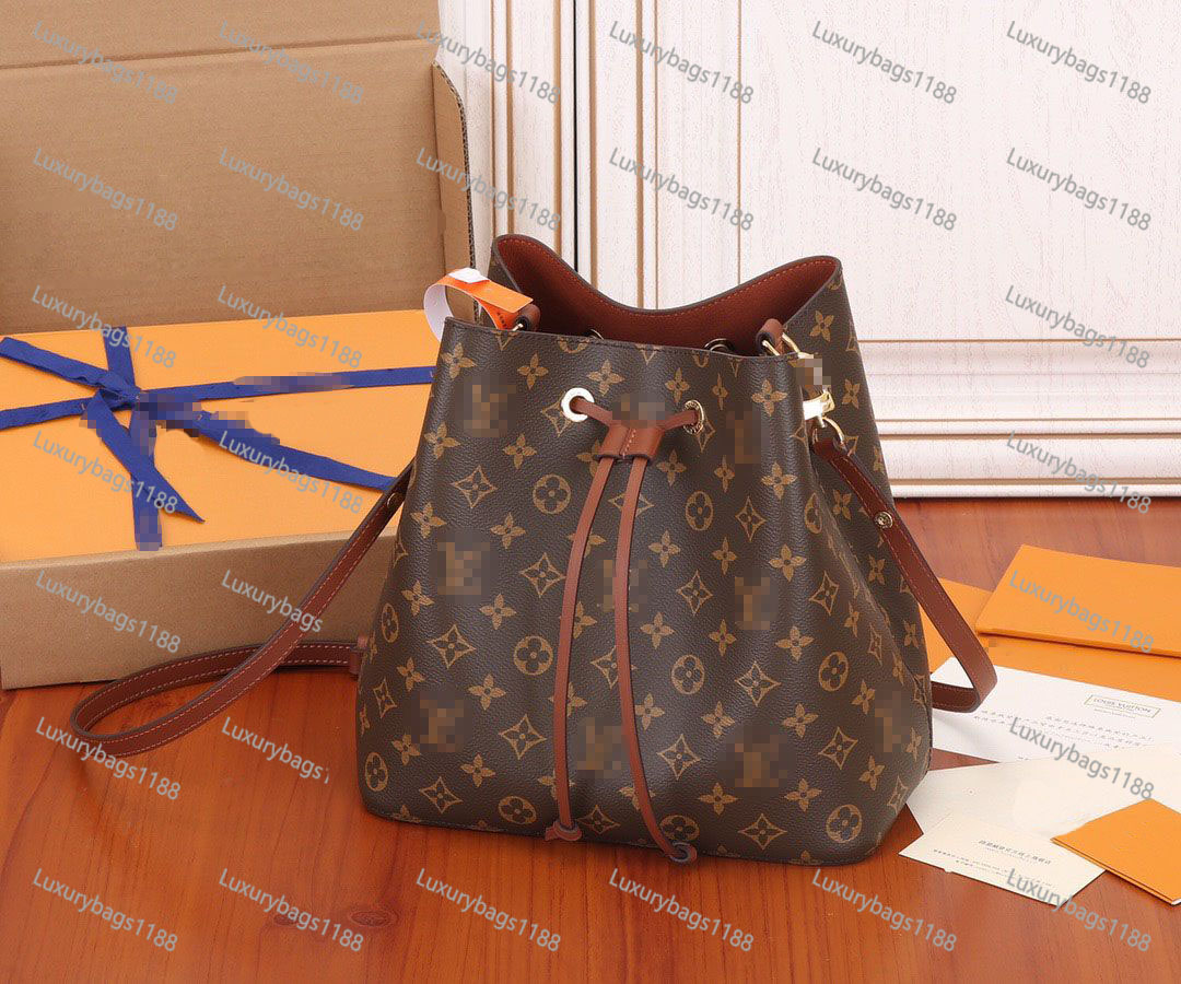 Fashion Women Leather Shoulder Bag Designers Handbags Purse Female Messenger Bag Tote louiseity Crossbody Bags viutonity M44022 M44887, Have logo
Fashion Women Leather Shoulder Bag Designers Handbags Purse Female Messenger Bag Tote louiseity Crossbody Bags viutonity M44022 M44887, Have logo