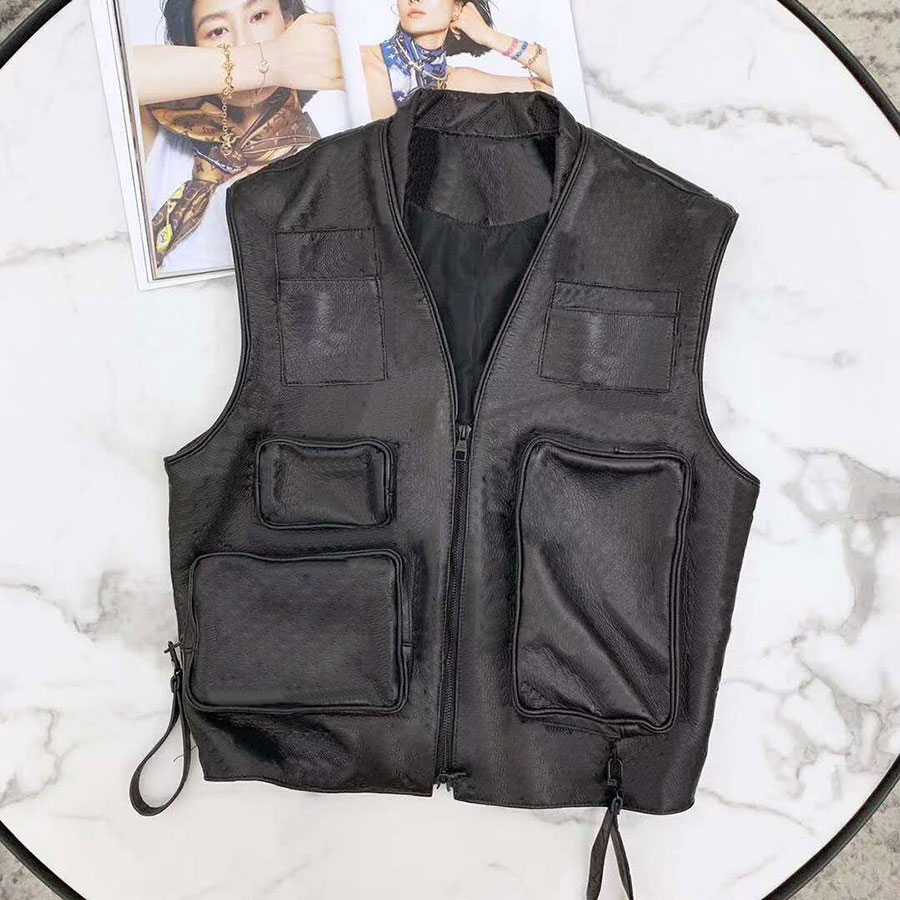 22FW Womens Vest designer top puffer coat fashion Men vests jackets women clothes classic black white high quality -L, Make up for price
22FW Womens Vest designer top puffer coat fashion Men vests jackets women clothes classic black white high quality -L, Make up for price