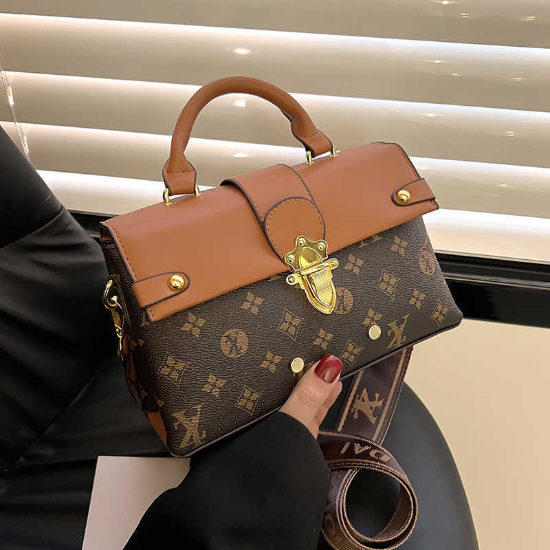 Designer Fashion Vintage Printing Small Square Bag Classic European and American, Pls choose
Designer Fashion Vintage Printing Small Square Bag Classic European and American, Pls choose