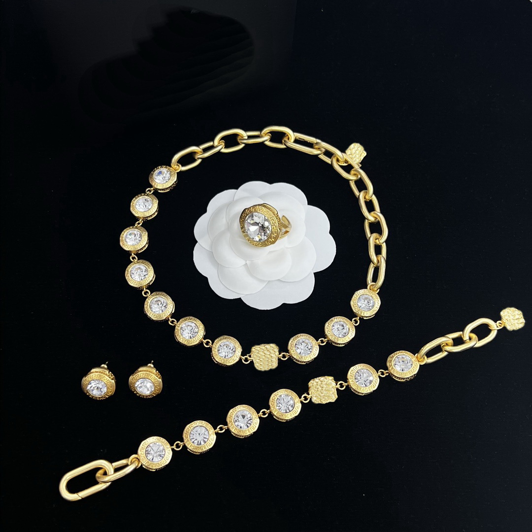 Luxurious Women White Resin Crystal Necklaces Bracelet Earring Rings Hairpin Set Banshee Medusa Portrait 18K Gold Plated New Designed Designer Jewelry, Golden
Luxurious Women White Resin Crystal Necklaces Bracelet Earring Rings Hairpin Set Banshee Medusa Portrait 18K Gold Plated New Designed Designer Jewelry, Golden