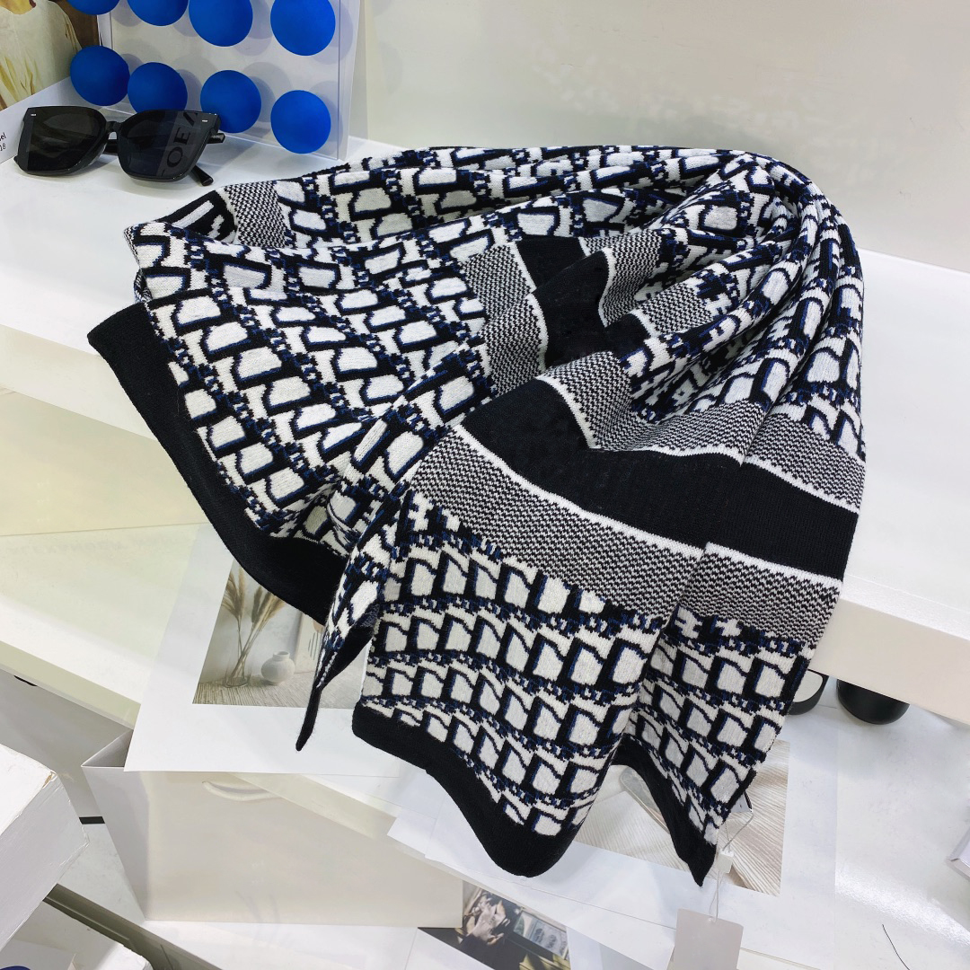 Design woman cashmere scarf Men and Women winter scarves ladies Shawls Big Letter pattern wool Landscape animal Print Pashminas 70cm X 180cm
Design woman cashmere scarf Men and Women winter scarves ladies Shawls Big Letter pattern wool Landscape animal Print Pashminas 70cm X 180cm