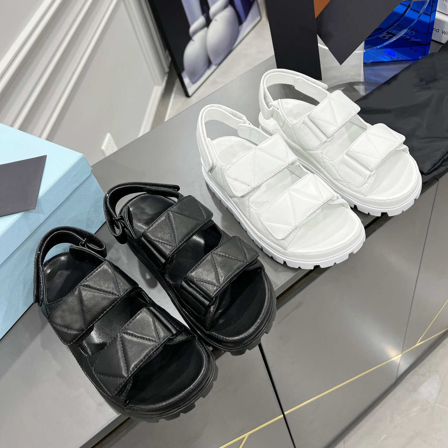 Designer Nappa Leather Sandals Luxury Fashion Quilted Padded Classic Slides Women Shoes Summer Indoor Outdoor Beach Slide Sandal Newest Slipper Top Quantity, Color1
Designer Nappa Leather Sandals Luxury Fashion Quilted Padded Classic Slides Women Shoes Summer Indoor Outdoor Beach Slide Sandal Newest Slipper Top Quantity, Color1