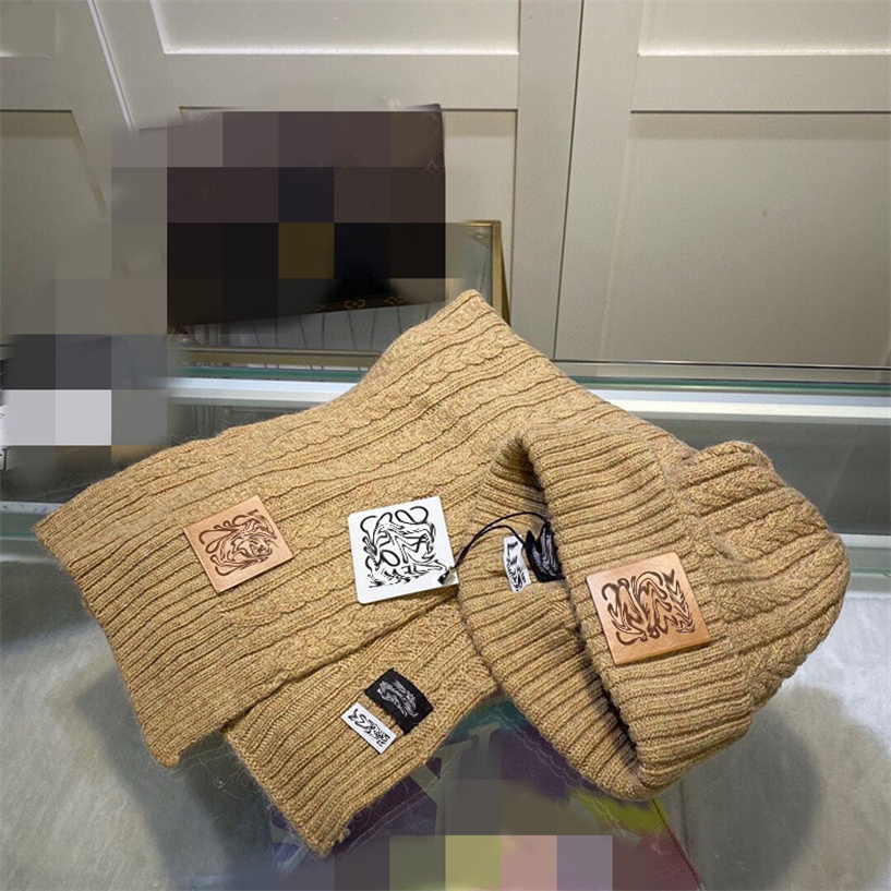2022 Women mens knitted Scarf Hat Set Winter Warm Hats and scarves Beanie Hat for men Designer Skull Cap Accessories With BOX 668813
2022 Women mens knitted Scarf Hat Set Winter Warm Hats and scarves Beanie Hat for men Designer Skull Cap Accessories With BOX 668813