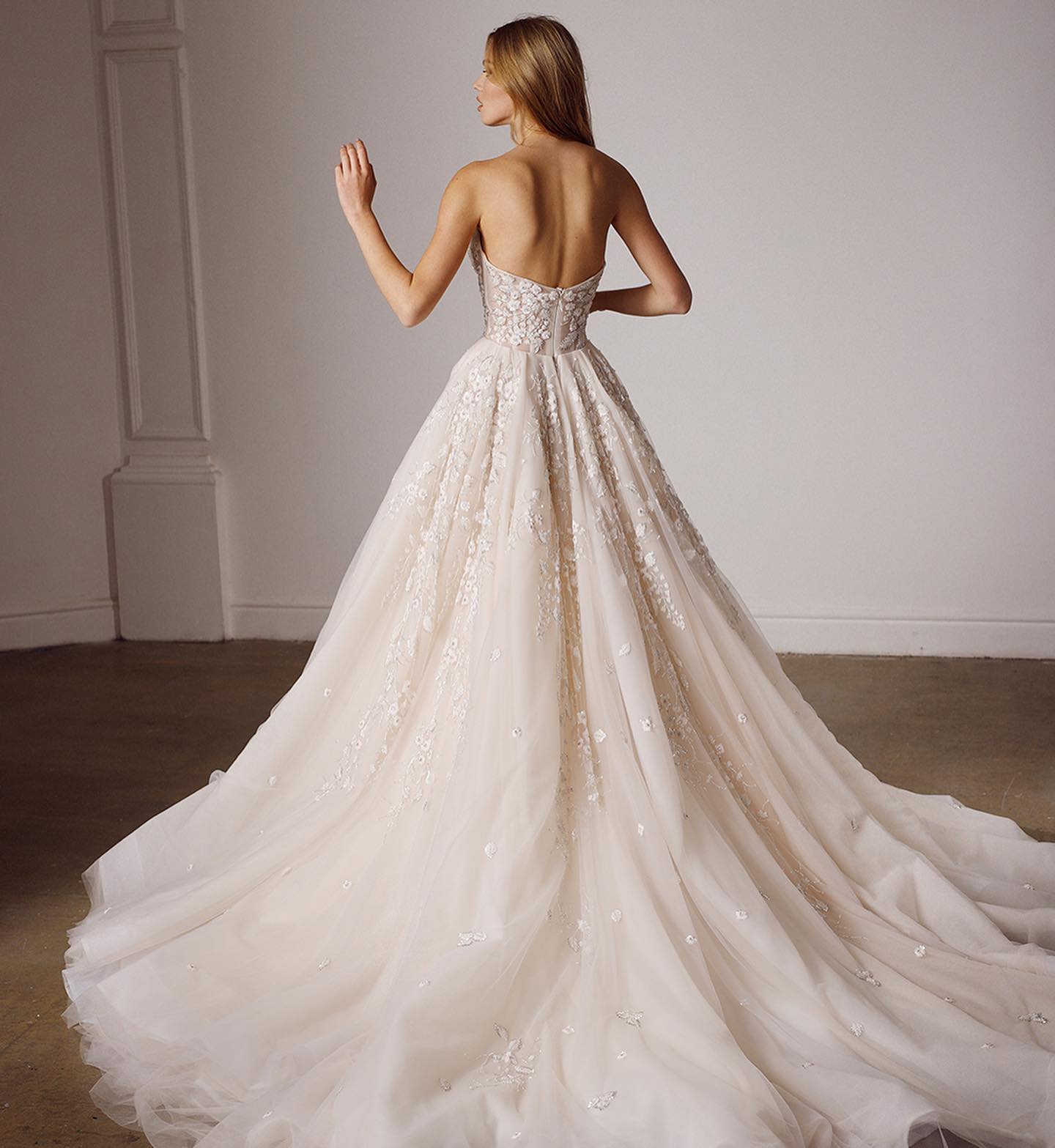 Stunning Beaded Wedding Dresses Sweetheart Neckline Bridal Gowns Lace Appliqued Sweep Train Tulle Vestido De Novia