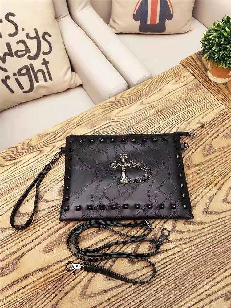 shoulder Designer bags Luxury Messenger bag for men Fashion soft leather clutch Metal cross Envelope bag Punk Elements high quality handbag, Black
shoulder Designer bags Luxury Messenger bag for men Fashion soft leather clutch Metal cross Envelope bag Punk Elements high quality handbag, Black