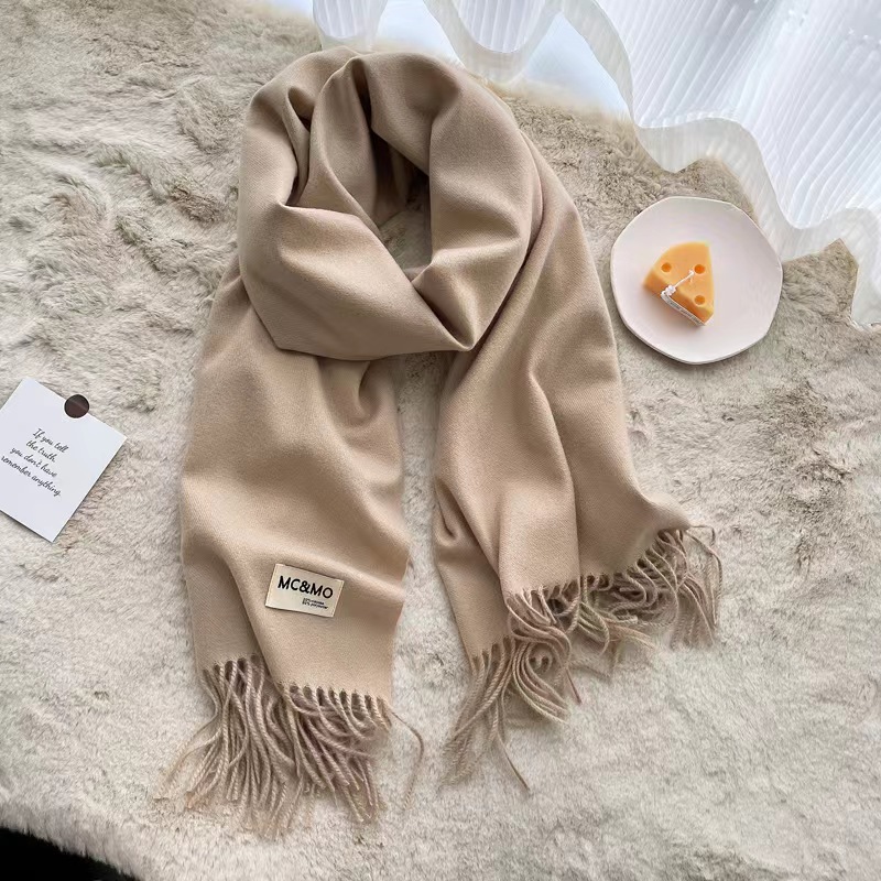 New top Women Men Fashion Designer Scarf Brand Cashmere Scarves For Winter Womens and mens Long Wraps Size 200X70cm Christmas Gift Shawl Wrap Multiple solid colors
New top Women Men Fashion Designer Scarf Brand Cashmere Scarves For Winter Womens and mens Long Wraps Size 200X70cm Christmas Gift Shawl Wrap Multiple solid colors