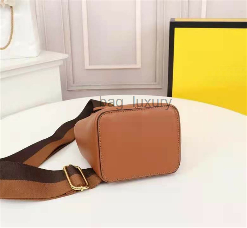 Updated Latest Top Quality Guitar bags Unisex Fashion Chest bag Brown Leather Music Tools Waist Baguette Gold Buckle Gasp Handbags One Strap Cross Body Famous Purse, Customize
Updated Latest Top Quality Guitar bags Unisex Fashion Chest bag Brown Leather Music Tools Waist Baguette Gold Buckle Gasp Handbags One Strap Cross Body Famous Purse, Customize
