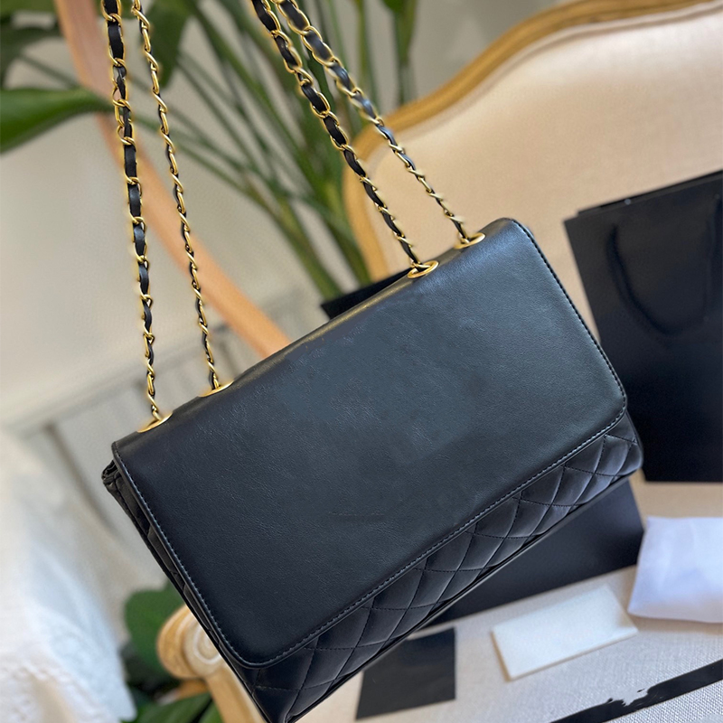 2022 designer tote bag vintage black leather chain shoulder bag women large capacity gold hardware lady sacoche big handbag totes wholesale
2022 designer tote bag vintage black leather chain shoulder bag women large capacity gold hardware lady sacoche big handbag totes wholesale