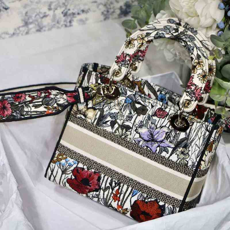 Ladies Fashion Embroidery Series Dinner Bag Designer Handbag Luxury Shoulder Bags Camera Packbag Crossboby Packet M 2022, Customize
Ladies Fashion Embroidery Series Dinner Bag Designer Handbag Luxury Shoulder Bags Camera Packbag Crossboby Packet M 2022, Customize