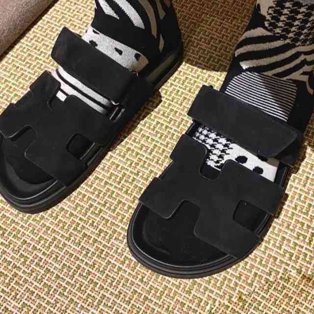 Designer Chypre Slipper Herme Sandals h Slippers Women Wear in Summer Fashion Thick Bottomed Lazy Burken Cool Slippers and Shit Feeling, White frosted leather
Designer Chypre Slipper Herme Sandals h Slippers Women Wear in Summer Fashion Thick Bottomed Lazy Burken Cool Slippers and Shit Feeling, White frosted leather