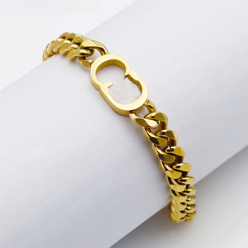 D designer letter bracelet women's fashion temperament Link chain high quality light luxury titanium steel jewelry wedding party accessories
D designer letter bracelet women's fashion temperament Link chain high quality light luxury titanium steel jewelry wedding party accessories